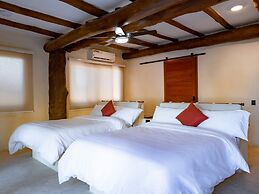 Beach Front Hotel Boutique DK House