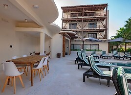 Beach Front Hotel Boutique DK House