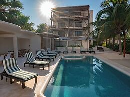 Beach Front Hotel Boutique DK House