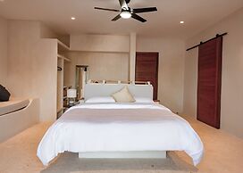 Beach Front Hotel Boutique DK House