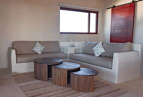 Beach Front Hotel Boutique DK House