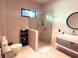 Beach Front Hotel Boutique DK House