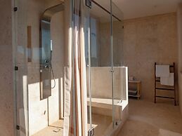 Beach Front Hotel Boutique DK House