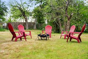 Comfortable 6BR 3BA Home w Large Yard