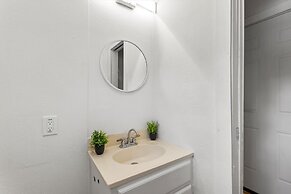 Comfortable 6BR 3BA Home w Large Yard