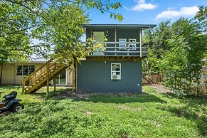 Comfortable 6BR 3BA Home w Large Yard