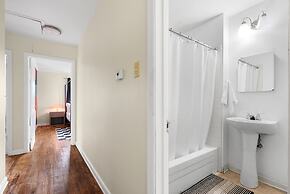 Comfortable 6BR 3BA Home w Large Yard