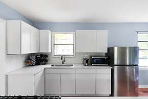 Comfortable 6BR 3BA Home w Large Yard