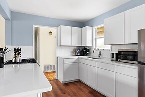 Comfortable 6BR 3BA Home w Large Yard