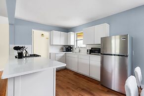 Comfortable 6BR 3BA Home w Large Yard