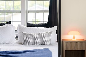 Comfortable 6BR 3BA Home w Large Yard