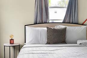 Comfortable 6BR 3BA Home w Large Yard