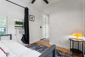 Comfortable 6BR 3BA Home w Large Yard