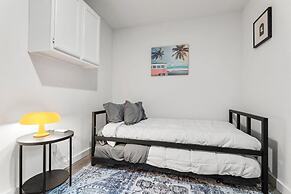 Comfortable 6BR 3BA Home w Large Yard