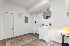 Comfortable 6BR 3BA Home w Large Yard