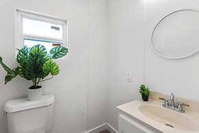 Comfortable 6BR 3BA Home w Large Yard