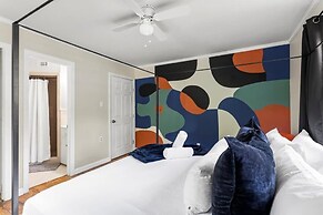 Comfortable 6BR 3BA Home w Large Yard