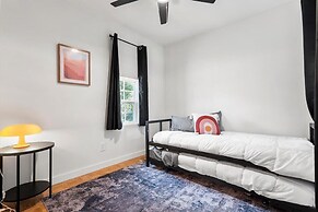 Comfortable 6BR 3BA Home w Large Yard