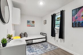 Comfortable 6BR 3BA Home w Large Yard