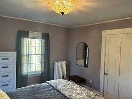 The Inn Crowd Bed and Breakfast
