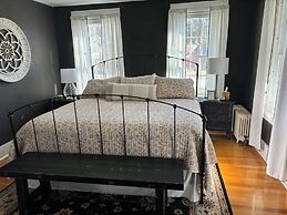 The Inn Crowd Bed and Breakfast