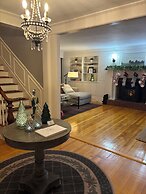 The Inn Crowd Bed and Breakfast