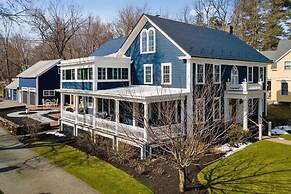 The Inn Crowd Bed and Breakfast