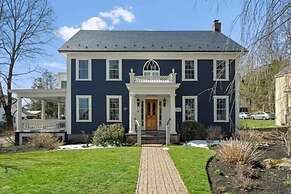 The Inn Crowd Bed and Breakfast