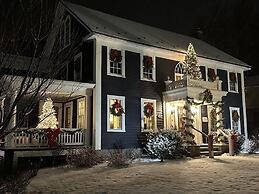 The Inn Crowd Bed and Breakfast