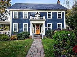 The Inn Crowd Bed and Breakfast