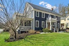 The Inn Crowd Bed and Breakfast