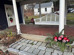 The Inn Crowd Bed and Breakfast