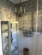 The Inn Crowd Bed and Breakfast