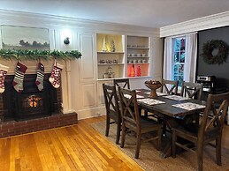 The Inn Crowd Bed and Breakfast