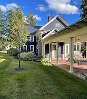 The Inn Crowd Bed and Breakfast