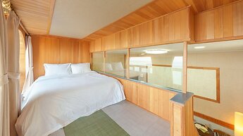 Samcheok Peacehousing Spa Pet Pension