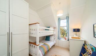 Sunnybrae House Seaside Family-friendly Getaway in Stonehaven With Hot
