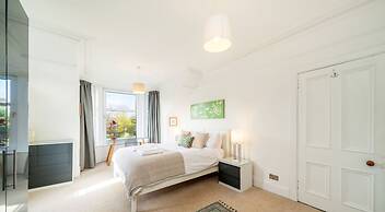 Sunnybrae House Seaside Family-friendly Getaway in Stonehaven With Hot