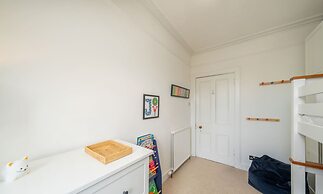 Sunnybrae House Seaside Family-friendly Getaway in Stonehaven With Hot