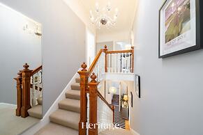 Sunnybrae House Seaside Family-friendly Getaway in Stonehaven With Hot