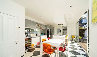 Sunnybrae House Seaside Family-friendly Getaway in Stonehaven With Hot