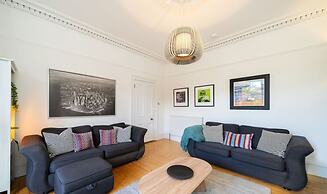 Sunnybrae House Seaside Family-friendly Getaway in Stonehaven With Hot