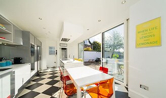 Sunnybrae House Seaside Family-friendly Getaway in Stonehaven With Hot