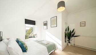 Sunnybrae House Seaside Family-friendly Getaway in Stonehaven With Hot