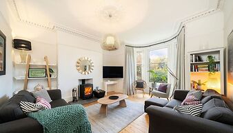 Sunnybrae House Seaside Family-friendly Getaway in Stonehaven With Hot