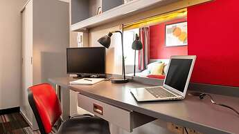 Student Only Clarendon Street