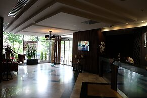 Royal Capital Hotel & Suites