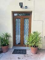 Apartment - Sleeps 4 - Pet Friendly