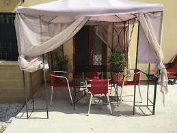 Apartment - Sleeps 4 - Pet Friendly