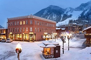 3 Bedroom Condo at Historic Lift 1A in Downtown Aspen